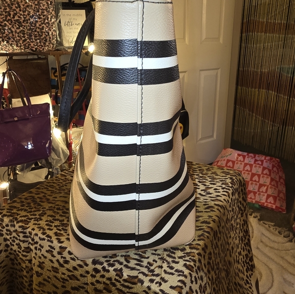 Kate Spade Large Black and Tan Striped Tote - Preloved Condition - Picture 6 of 12